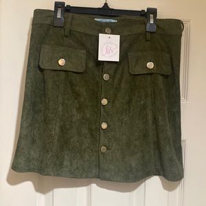 Green soft She Sky mini Skirt - small. NWT